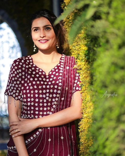 'जय मल्हार' मालिकेतील म्हाळसा देवीच्या रुपात अभिनेत्री सुरभी हांडे घराघरात पोहोचली होती.