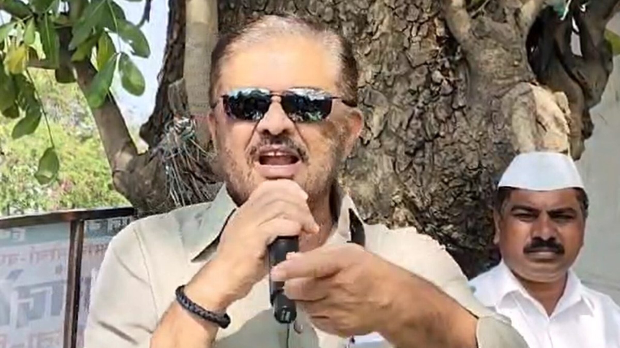 'सरकार आल्यावर पहिला देशद्रोहाचा गुन्हा कलेक्टकवर' काँग्रेस नेत्याचा इशारा