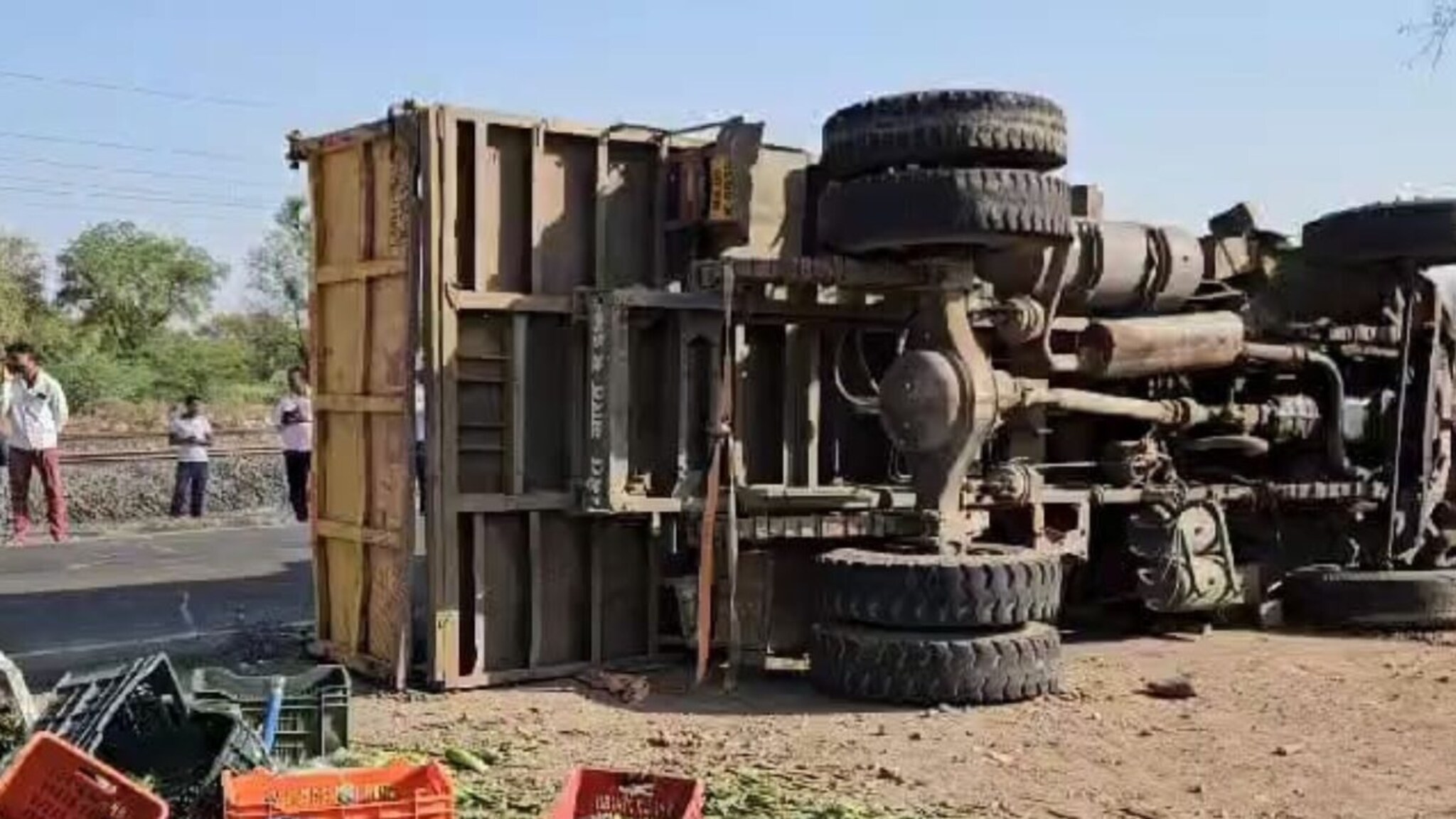 होळीसाठी जळगावहून घरी निघालेले परप्रांतीय मजूर; रस्त्यातच मृत्यूनं गाठलं