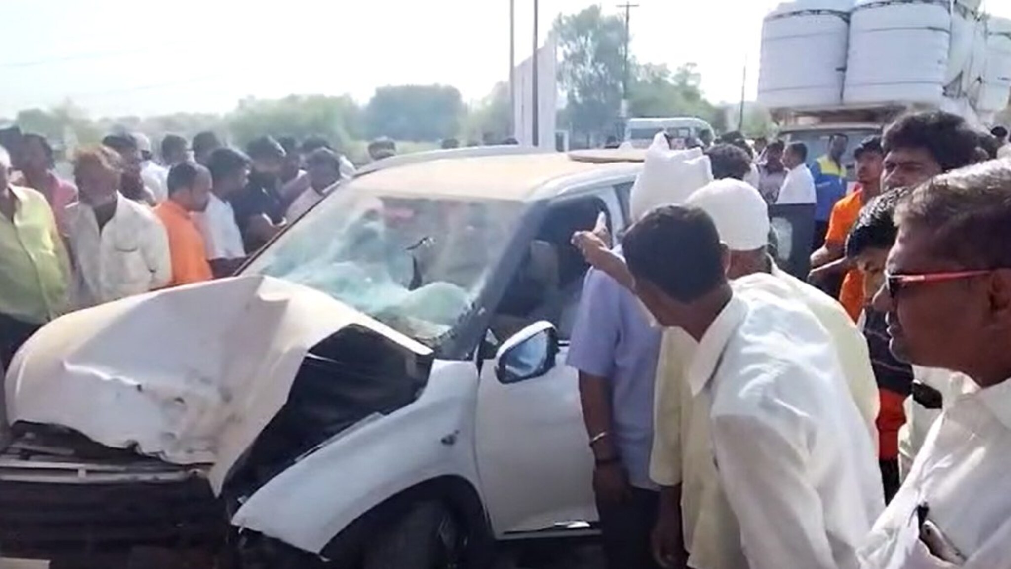 औसा अपघाताची करुण कहाणी; मायलेकीचं हिरावलं कुंकू, तर मातेने गमावला पोटचा गोळा