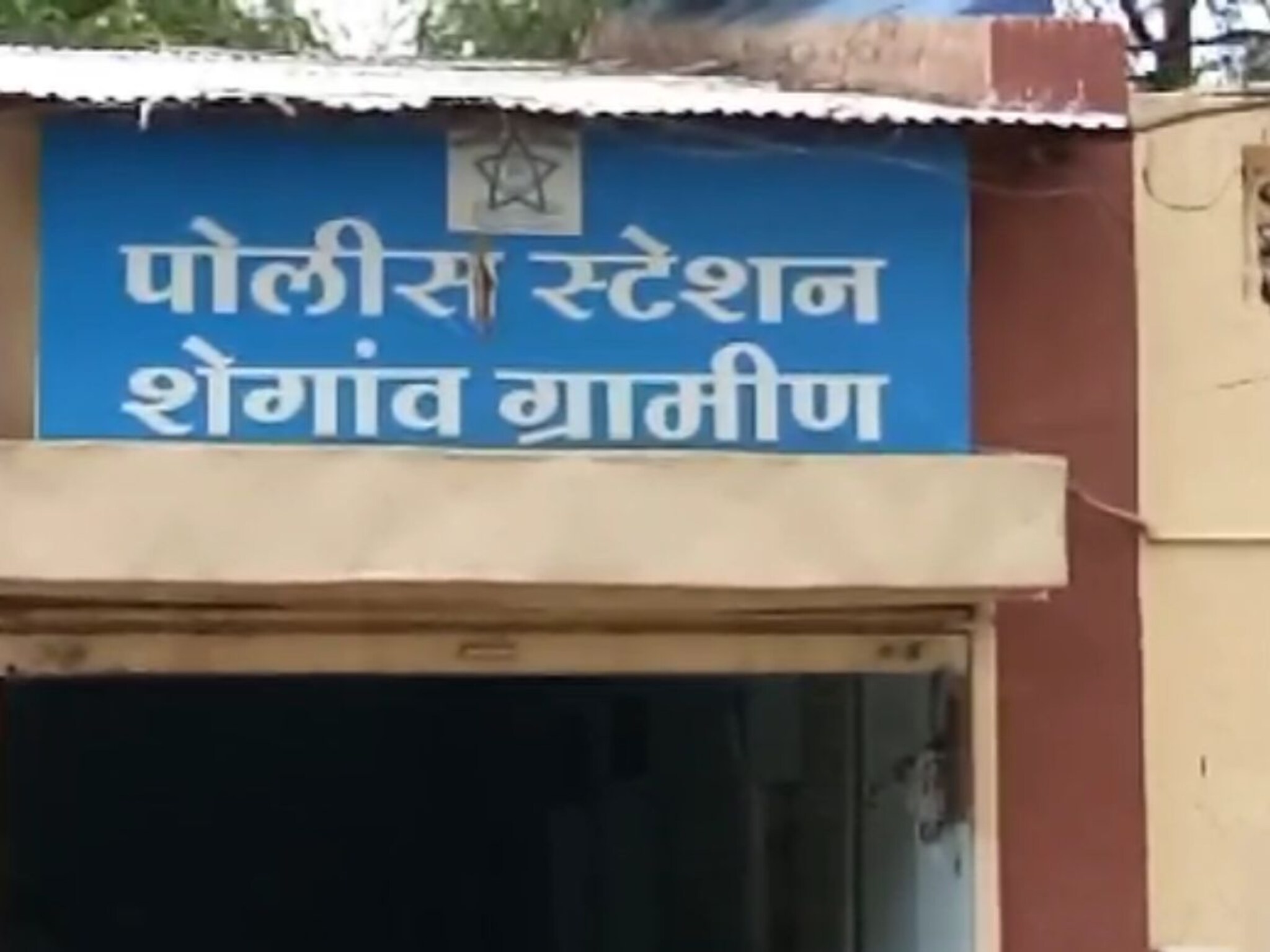 Buldhana Crime News : मुख्याध्यापिकेचं चिमुकल्यासोबत धक्कादायक कृत्य, चड्डी काढली अन्..; बुलढाण्यातून हादरवणारी घटना समोर