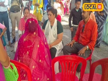 विवाहात पोलिसांची एंट्री
 विवाहात पोलिसांची एंट्री