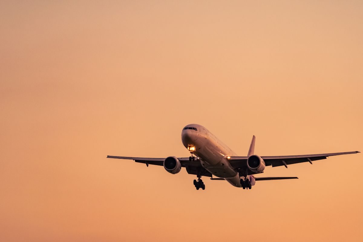 प्यार के लिए कुछ भी! गर्लफ्रेंड के लिए हर दिन हवाई जहाज से ऑफिस जाता है ये युवक; वजह जानकर आप हैरान रह जायेंगे प्यार के लिए कुछ भी! गर्लफ्रेंड के लिए हर दिन हवाई जहाज से ऑफिस जाता है ये युवक; वजह जानकर आप हैरान रह जायेंगे