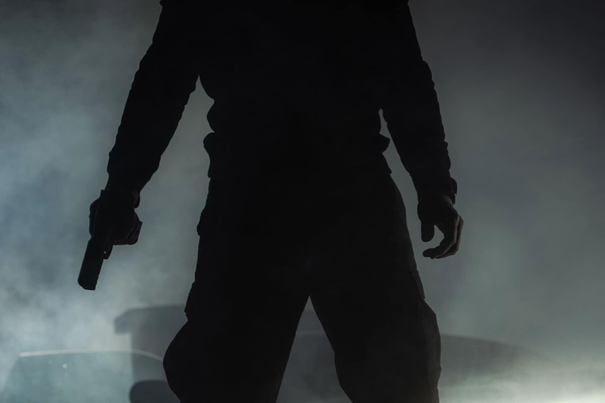 happy holi म्हणत तो गळाभेट घ्यायला गेला अन् त्याने डोक्याला  पिस्तुल लावली आणि..