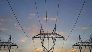 संपूर्ण कुटुंब हाय टेंशन वायरच्या संपर्कात संपूर्ण कुटुंब हाय टेंशन वायरच्या संपर्कात