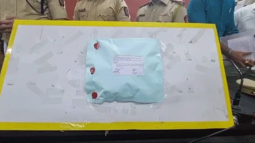 या तिघांकडून तब्बल 910 ग्रॅम एवढे 73 लाख रुपये किमतीचे एमडी ड्रग्स जप्त करण्यात आले आहे. अशी माहिती पोलीस अधीक्षक महेश्वर रेड्डी यांनी आज पत्रकार परिषदेत दिली आहे.