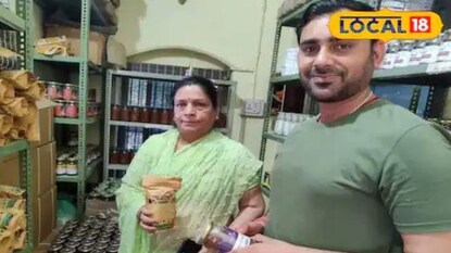 मित्रेश शर्मा आणि त्यांच्या आई सरोज शर्मा मित्रेश शर्मा आणि त्यांच्या आई सरोज शर्मा