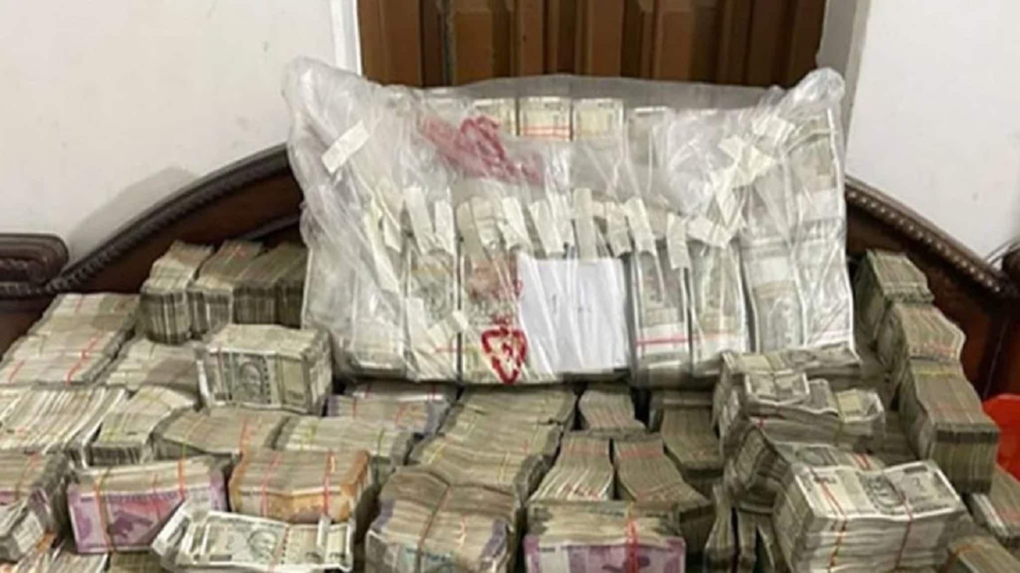 गरिबांना वाटले जातील का 300 कोटी रुपये, ईडीने जप्त केलेल्या पैशांचं पुढे काय होतं?