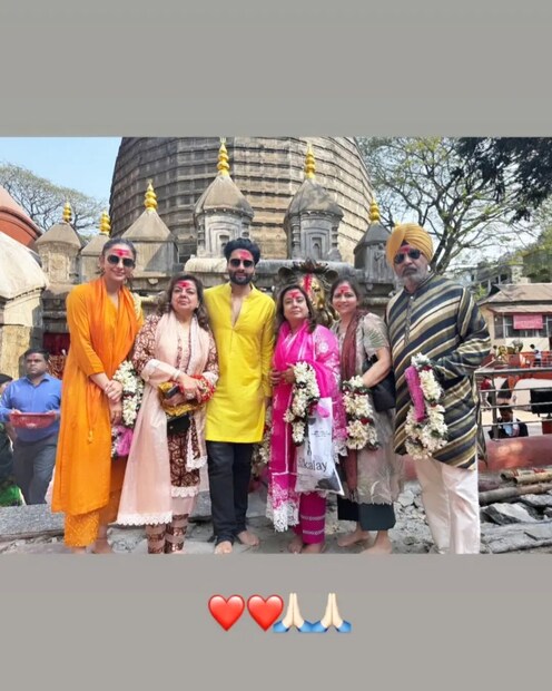 लग्नानंतरचा पहिला फोटो रकुलनं शेअर केला. लग्नानंतरचा ग्लो तिच्या चेहऱ्यावर दिसतोय. 