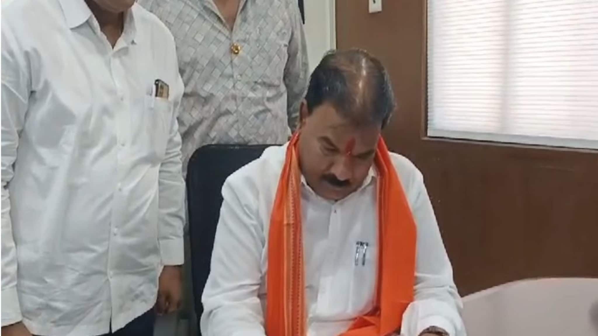 Loksabha Election 2024 : शिंदेंनी यादी जाहीर करण्याआधीच आमदाराने फोडला फटाका, भरला लोकसभेचा अर्ज