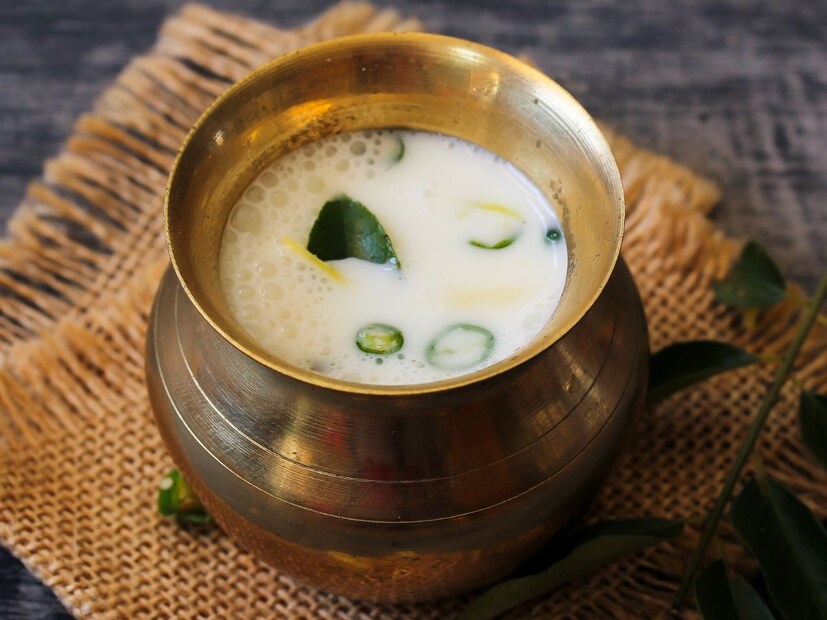 ताक : पेरू खाल्ल्यानंतर ताक घेतल्याने दीर्घकाळ ॲसिडिटी होऊ शकते. यामुळे तुमचे पोट खराब होऊ शकते आणि आम्लपित्त आणि पोटदुखी होऊ शकते. तसेच यामुळे पोटात गॅस होऊन मळमळ आणि उलटीचा त्रास होऊ शकतो.