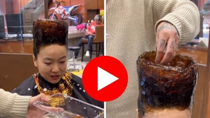 तरुणीच्या डोक्यावर चक्क मासे पोहतायेत तरुणीच्या डोक्यावर चक्क मासे पोहतायेत