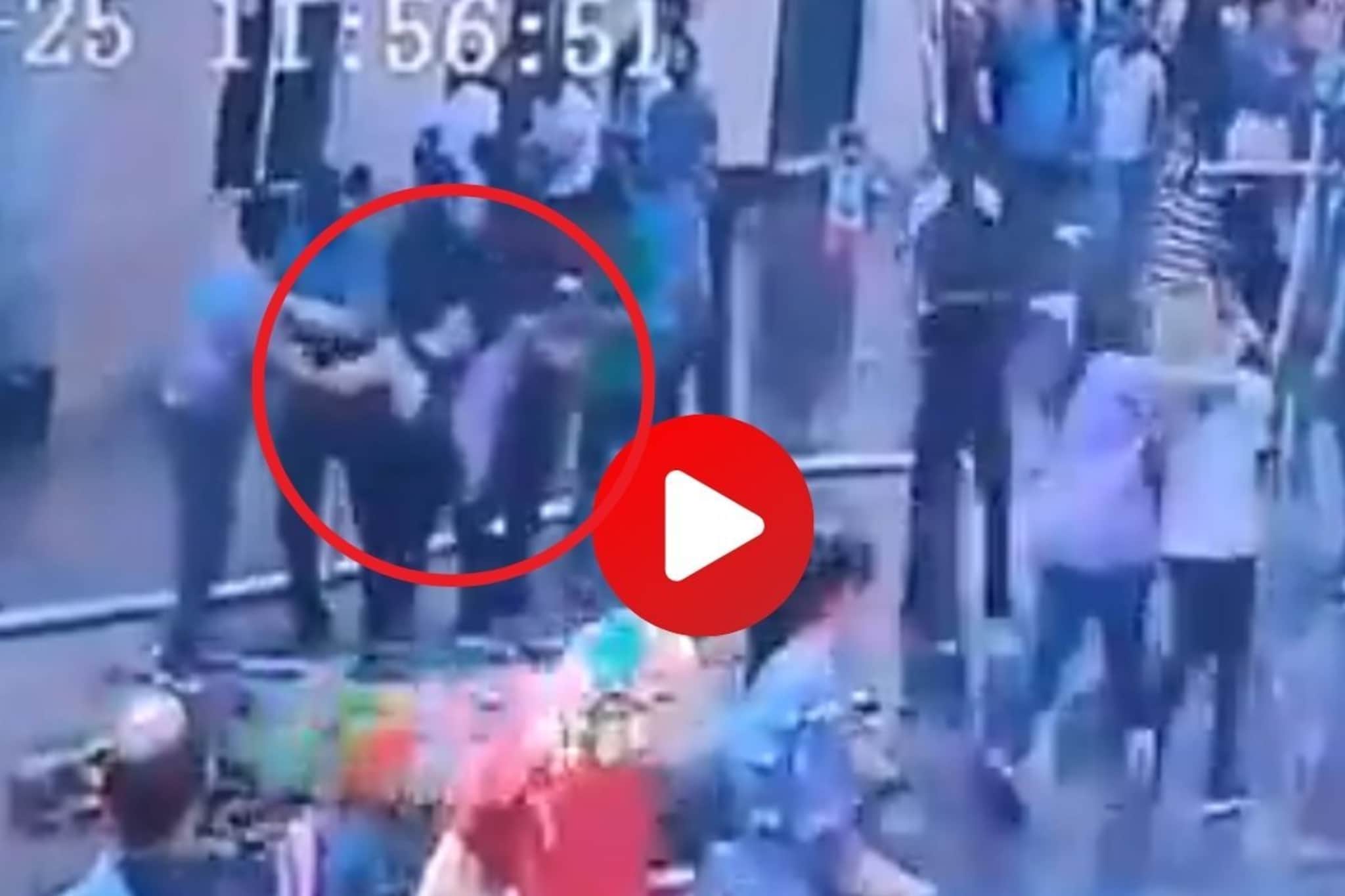 होळीच्या रंगात भंग, मित्राला थेट टाकलं जळत्या होळीत, धक्कादायक Video समोर