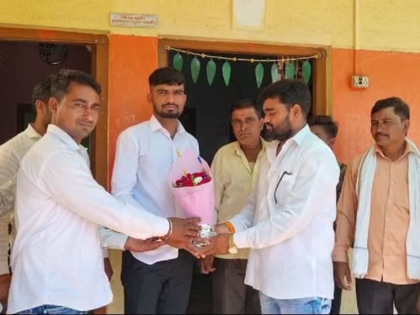 परिस्थितीवर मात करत सीमा सुरक्षा दलात निवड झालेल्या विशालचा गावकऱ्यांना मोठा अभिमान आहे. या निवडीबद्दल गावकऱ्यांनी विशालचा त्याच्या घरी जाऊन सत्कार केला. 