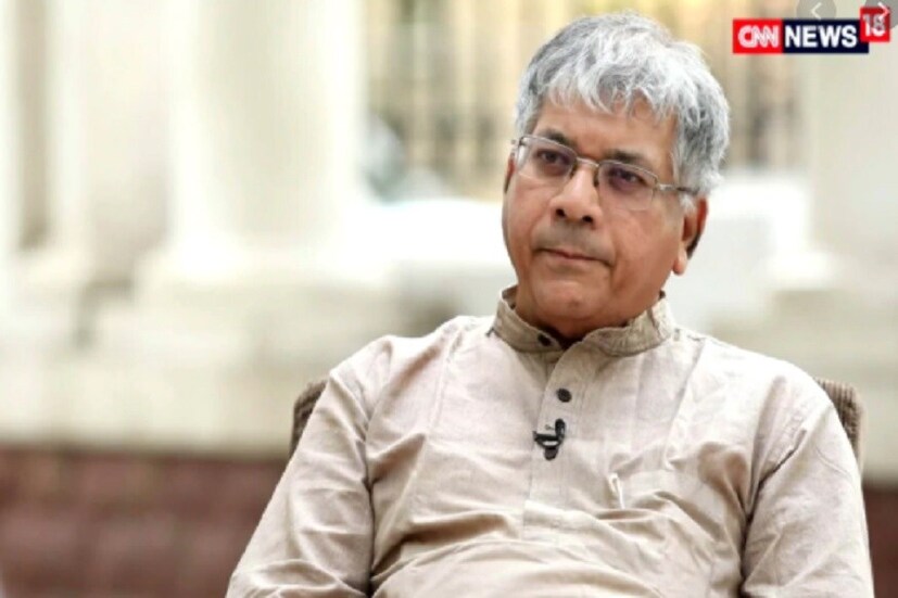 7) प्रकाश आंबेडकर हे बाबासाहेबांच्या तिसऱ्या पिढीतले सदस्य आहेत. प्रकाश हे यशवंत आंबेडकरांचे सर्वांत मोठे पुत्र आहेत. महाराष्ट्राच्या राजकारणावर त्यांचा मोठा प्रभाव आहे. ते दलितांच्या चळवळीशी संबंधित आहेत. समाजसेवक म्हणूनही त्यांची ओळख आहे. ते भारिप बहुजन महासंघाचे संस्थापक व राष्ट्रीय अध्यक्ष आहेत. त्यांनी 2018मध्ये वंचित बहुजन आघाडीची स्थापना केली. ते दोन वेळा लोकसभेवर निवडून आले आहेत आणि एकदा राज्यसभा सदस्यही झाले आहेत. प्रकाश यांनीदेखील अनेक पुस्तकं लिहिली आहेत.