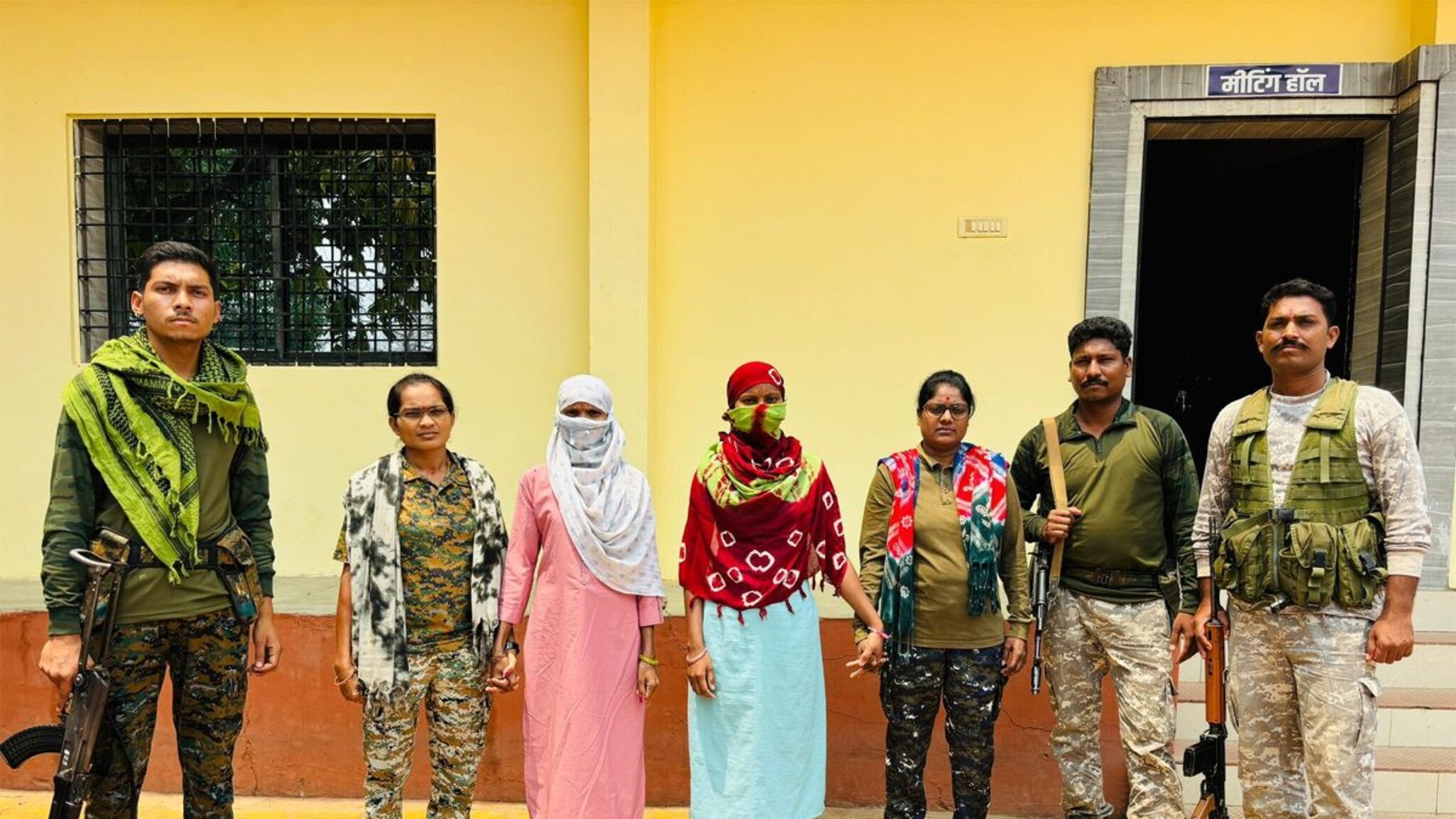 निवडणुकीपूर्वी गडचिरोलीत मोठी कारवाई! लाखोंचं बक्षिस असलेले 3 माओवाद्यांना अटक