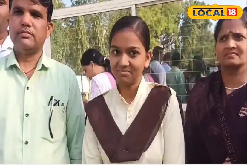 भाजीपाला विकून आपल्या मुलींचे शिक्षण पूर्ण करणारे राजेश भिलवार यांना मोठा आनंद झाला आहे. त्यांची मुलगी दिव्या हिने राज्यात आठवा क्रमांक मिळवला आहे. आपल्या मुलीच्या या कामगिरीमुळे त्यांना मोठा अभिमान वाटत आहे. आज आम्हा सर्वांना मोठा आनंद होत आहे, असे ते म्हणाले. 