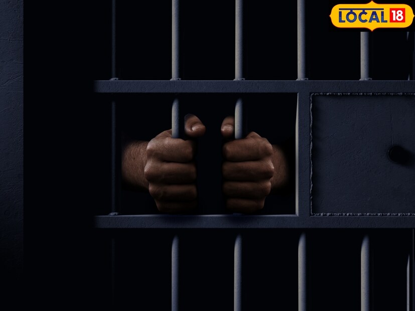 दरम्यान, एनसीआरबी म्हणजेच National Crime Records Bureauच्या डिसेंबर 2023मधील रिपोर्टनुसार, भारतातील एकूण 1 हजार 330 तुरुंगांमध्ये जवळपास 5 लाख 73 हजार 220 कैदी शिक्षा भोगत आहेत. त्यांमध्ये 23 हजार 772 महिलांचा समावेश आहे. त्यापैकी 1 हजार 537 महिला आपल्या मुलांसोबत तुरुंगात राहतात. 