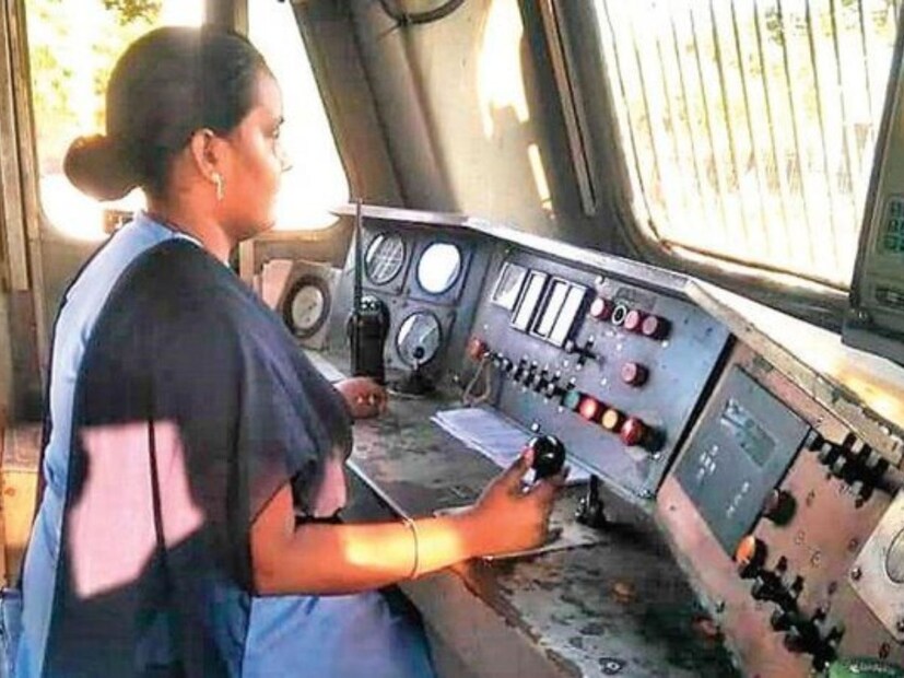 निवड होण्यासाठी, उमेदवारांना सिलेक्शन प्रक्रियेतून जावं लागेल. फर्स्ट लेवल CBT, सेकेंड लेवल CBT, सीबीएटी/कंप्यूटर आधारित एप्टीट्यूड टेस्ट, डॉक्यूमेंट वेरिफिकेशन. 