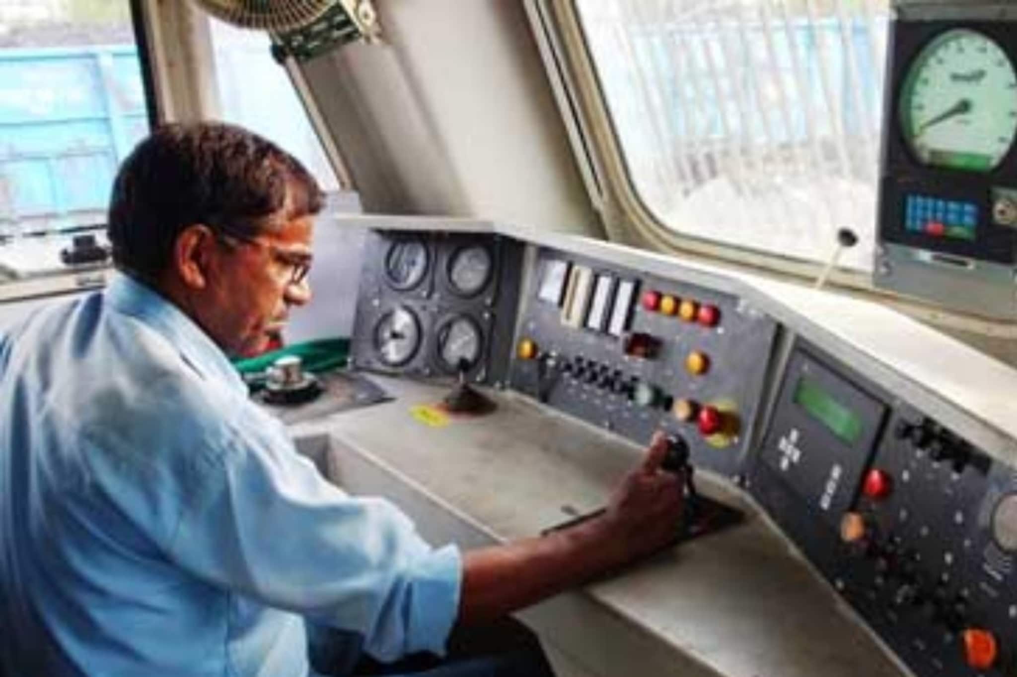 Loco pilot: लोको पायलटचा पगार किती असतो? आकडा वाचून व्हाल चकित!