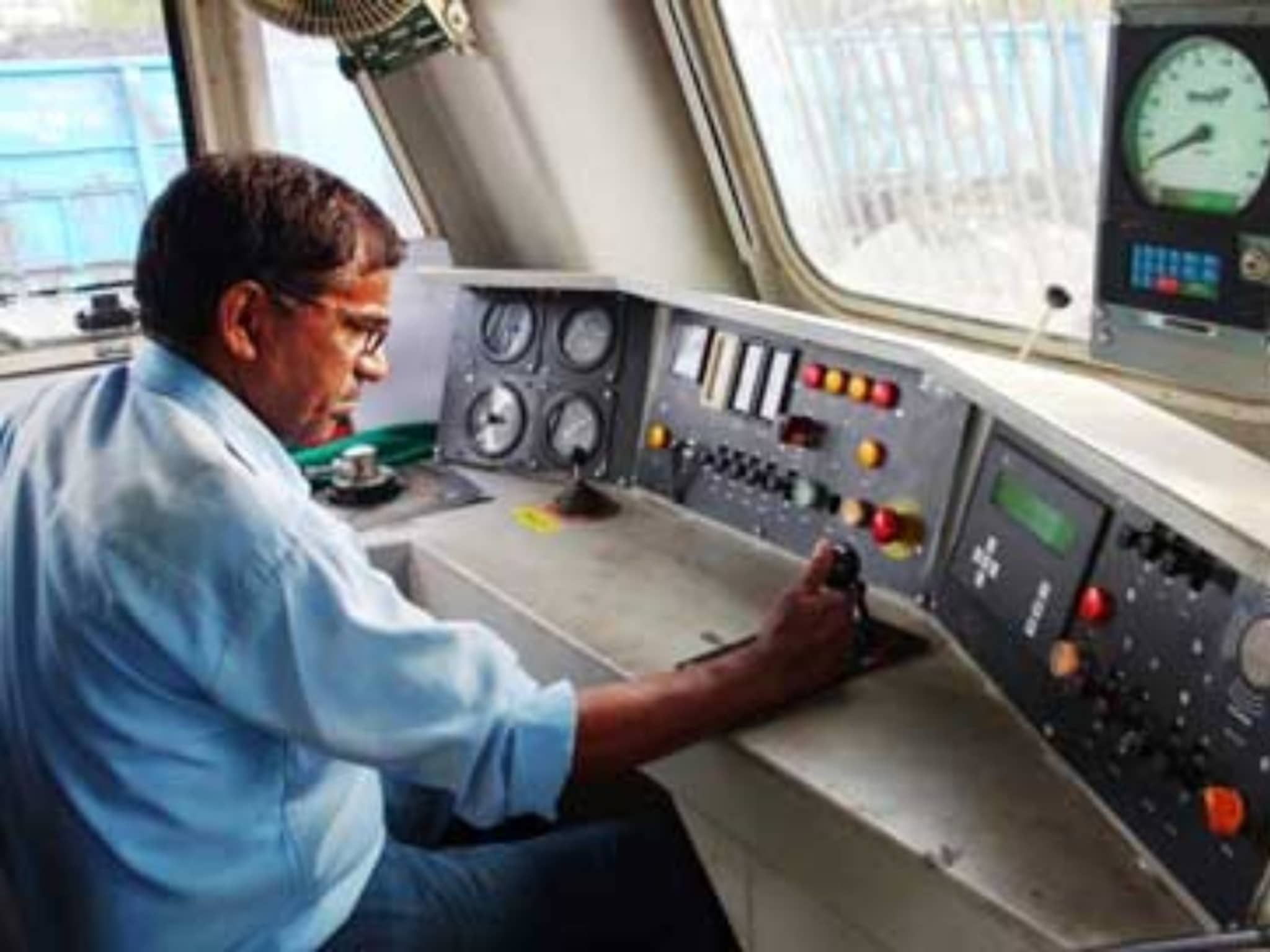 Loco pilot: लोको पायलटचा पगार किती असतो? आकडा वाचून व्हाल चकित!