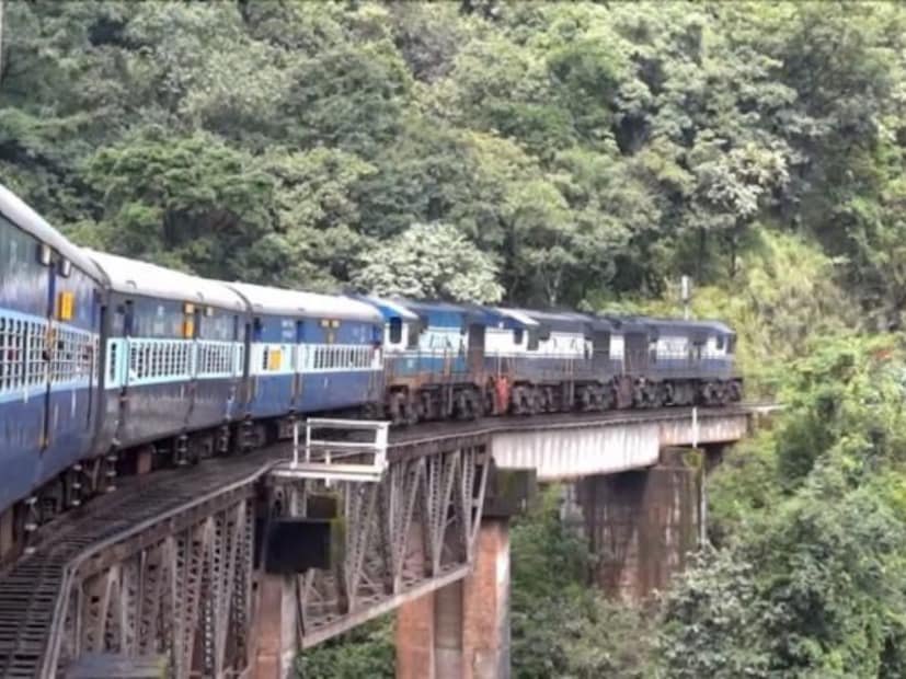 ट्रेन चालवणाऱ्यांना लोको पायलट म्हणतात. हजारो लोकांची ट्रेन रोज लोको पायलट चालवत असतात. लोको पायलच बनण्यासाठी काय करावं लागतं आणि त्यांचा पगार किती असतो याविषयी जाणून घेऊया. 