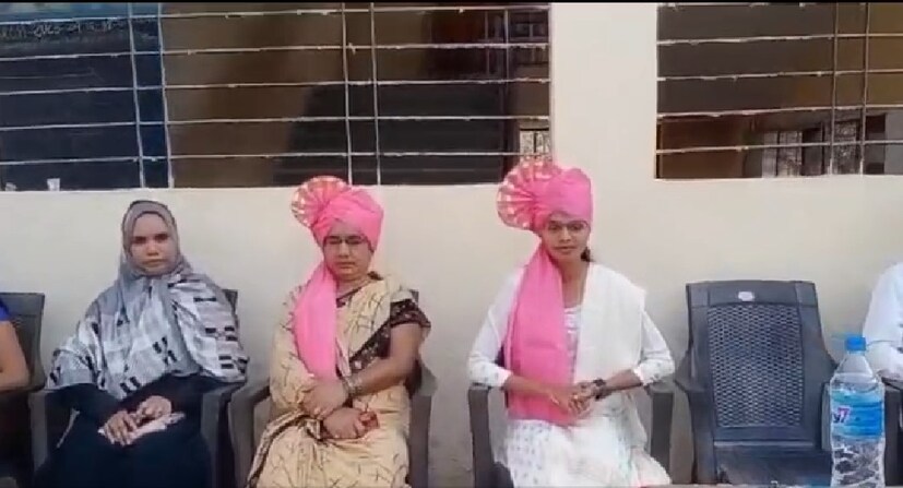 पुण्यातून परत आष्टीमध्ये आल्यावर मी सरस्वती अभ्यासिका ज्वाईन केली. त्याचदरम्यान, मला कोरोनाची लक्षणे जाणवली. त्यानंतर तिथल्या मुलांनी तक्रार केल्याने मग अभ्यासिका बंद करावी लागली. घरी आल्यावर टेंशन आलं, घरी वन रुम किचन, त्यात घरात 5 जण राहणारी, त्यामुळे अभ्यासासाठी पोषक असं वातावरण नव्हतं. त्यामुळे अभ्यास कसा करायचा, हा सर्व विचार करत असतानाच अंघोळीच्या बाथरुममध्ये लक्ष गेलं आणि विचार आला हे दिवसभर रिकामंच असतं.