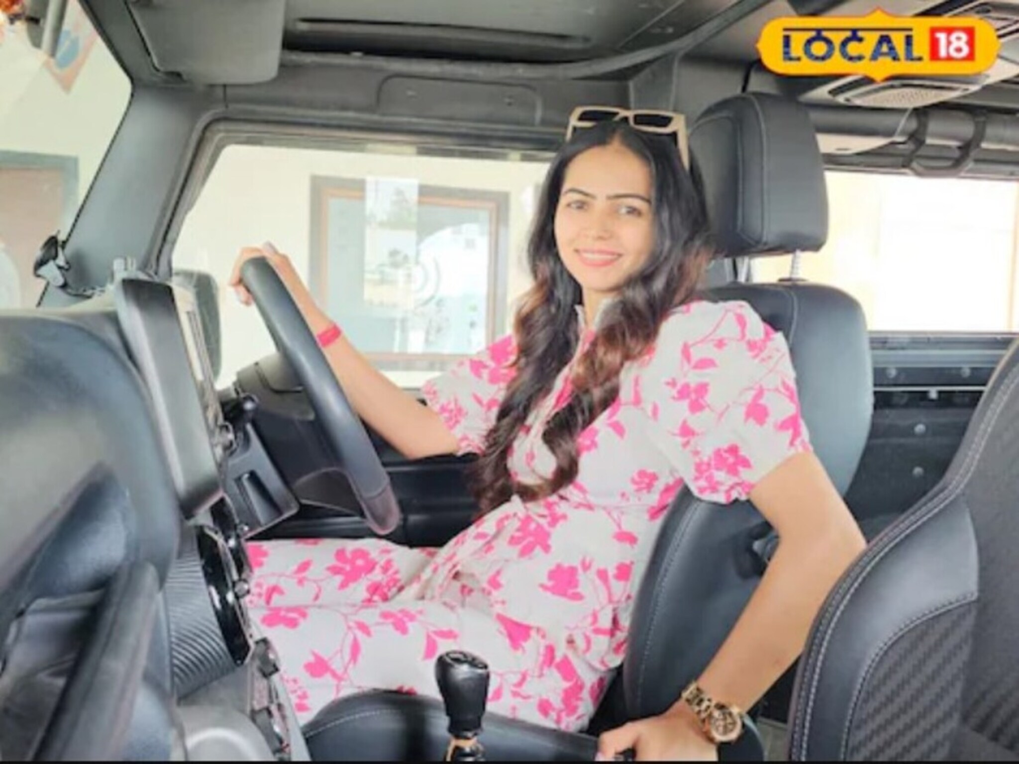 बालपणीच वडिलांचं निधन, दिव्याच्या उजेडात केला अभ्यास, आज तिचा बॉलिवूडमध्ये डंका, गावातल्या तरुणीचं मोठं यश!!