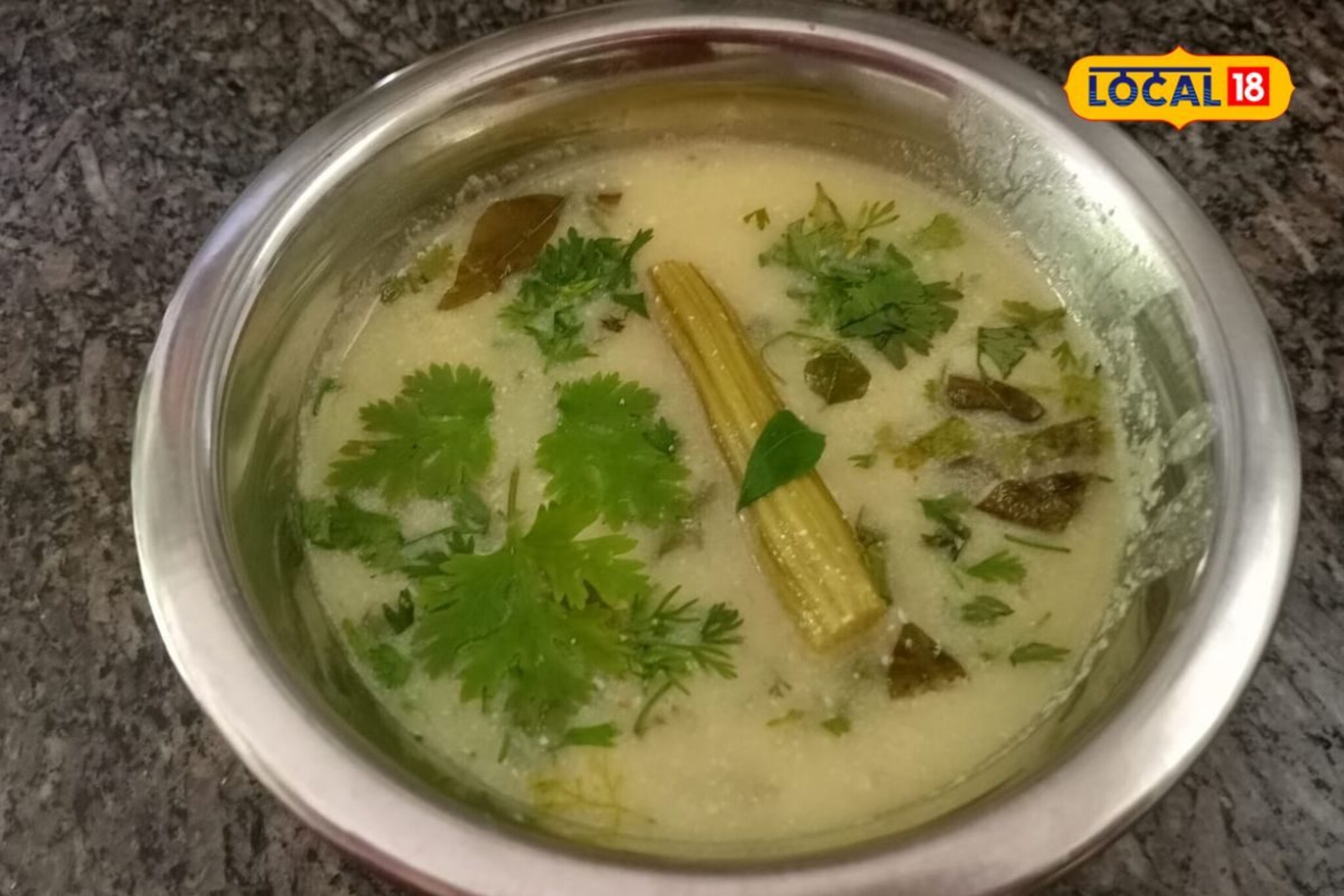 शेवग्याच्या शेंगांची अशा प्रकारे बनवा चविष्ट कढी; एकदम आवडीने खाल Video