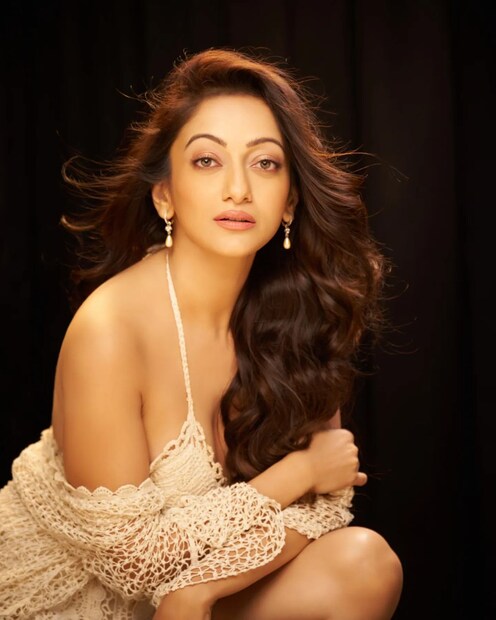 मानसी तिच्या वाढदिवशी पॅरिसला पोहोचली होती. अभिनेत्रीचे हे फोटो सोशल मीडियावर व्हायरल झाले होते. तिथे तिच्यासोबत नक्की कोण होतं असा प्रश्न चाहत्यांना पडला होता. याविषयी लवकरच खुलासा करणार असल्याचं मानसीने म्हटलं होतं. 