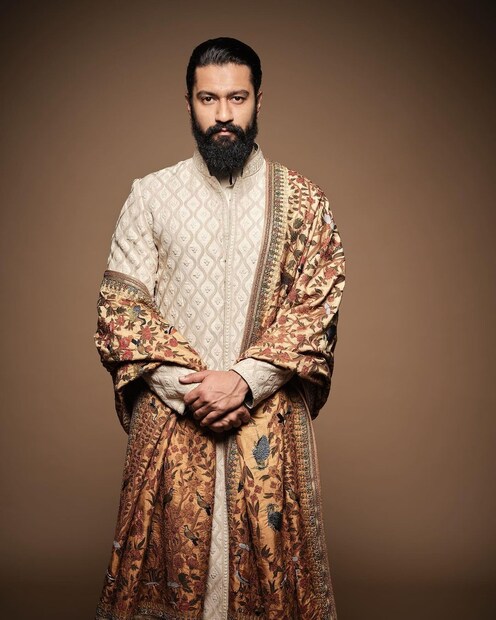 विकी कौशल त्याच्या आगामी चित्रपटात छत्रपती संभाजी महाराजांची भूमिका साकारताना दिसणार आहे. विकी कौशल त्याच्या आगामी चित्रपटात छत्रपती संभाजी महाराजांची भूमिका साकारताना दिसणार आहे.