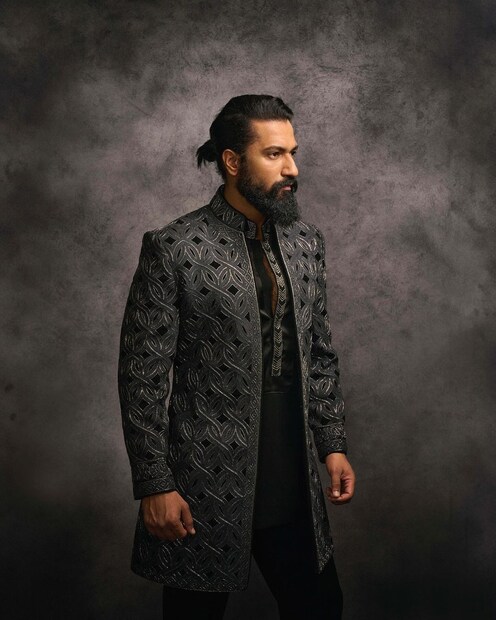 ‘छावा’ चित्रपटात संभाजी महाराजांची पत्नी येसूबाईंच्या भूमिकेसाठी रश्मिका मंदान्नाच्या नावाची सर्वात जास्त चर्चा आहे. त्यामुळे या भूमिकेत नक्की कोण दिसणार हे पाहण्याची उत्सुकता चाहत्यांना आहे. 