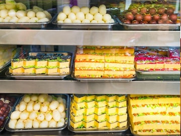 Knowledge : फळ, फूल कुणीही सांगेल, भारताची राष्ट्रीय मिठाई कोणती माहितीये? Knowledge : फळ, फूल कुणीही सांगेल, भारताची राष्ट्रीय मिठाई कोणती माहितीये?