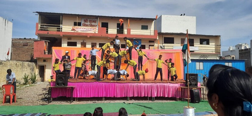 शाळेत शिकणाऱ्या सर्व मुलांची दर तीन महिन्यांनी मोफत आरोग्य तपासणी केली जाते. शहरातील अनेक समाजसेवक डॉक्टरांकडून मुलांची तपासणी केली जाते. कुपोषण आणि अशक्तपणा हे लहान मुलांमध्ये सर्वात जास्त दिसून येते. 