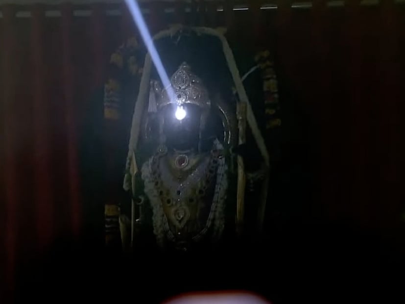 या प्रोजेक्टचं नाव ‘सूर्य तिलक प्रोजेक्ट’ आहे. काउंन्सिल ऑफ सायंटिस्ट अँड इंडस्ट्रीअल रिसर्च (सीएसआयआर) - सेंट्रल बिल्डिंग रिसर्च इन्स्टिट्युट (सीबीआरआय) रुरकीतील शास्त्रज्ञ डॉ. एस. के. पाणिग्रही म्हणाले की, रामनवमीला श्रीरामाच्या मूर्तीच्या कपाळावर टिळा लावणं हा सूर्य तिलक प्रोजेक्टचा मूळ उद्देश आहे. या अंतर्गत दुपारी रामाच्या कपाळावर सूर्यप्रकाश पाडण्यात आला. 