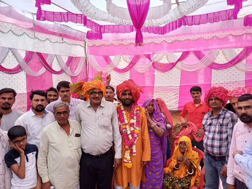 रवि यांनी सांगितले की, नोकरीमध्ये राहून या परिक्षेची तयारी करणे कठीण होते. मात्र, वेळेचे व्यवस्थापन करुन मी आठव्या प्रयत्नात यशस्वी झालो. तरुणांनी नेहमी मोठी स्वप्न पाहायला हवीत आणि संपूर्ण निष्ठेने तसेच समर्पण भावाने आपल्या लक्ष्याप्रती प्रामाणिक राहायला हवे, असा सल्लाही त्यांनी दिला. 