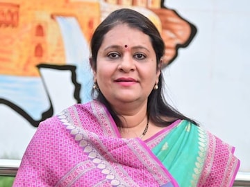 'माझा नवरा भाजप आमदार, मी का राष्ट्रवादी वाढवू?' अजितदादांच्या उमेदवाराचं अजब विधान