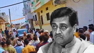 प्रचारासाठी मैदानात उतरलेल्या अशोक चव्हाणांची गाडी अडवली, नांदेडमध्ये हाय व्होल्टेज ड्रामा प्रचारासाठी मैदानात उतरलेल्या अशोक चव्हाणांची गाडी अडवली, नांदेडमध्ये हाय व्होल्टेज ड्रामा