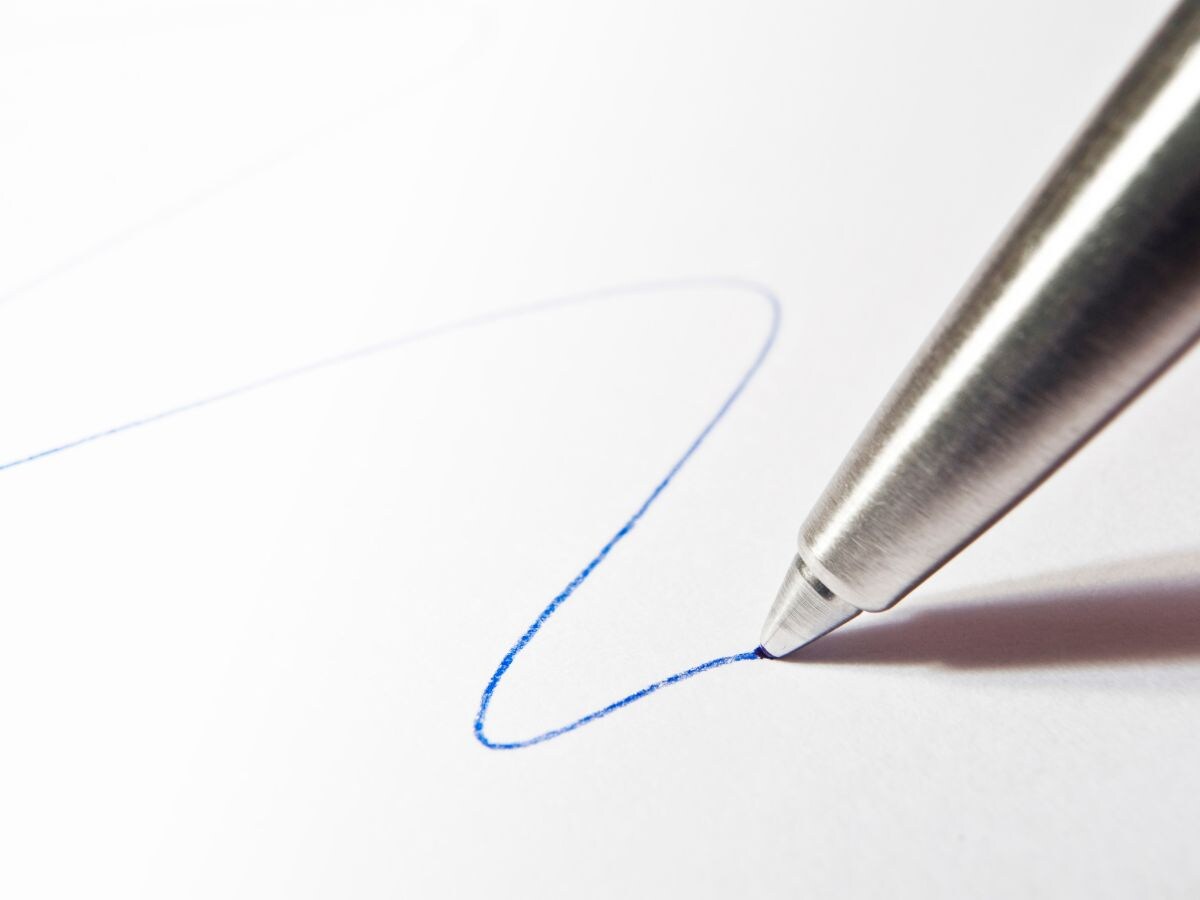 Knowledge बॉलपेनमध्ये खरंच बॉल असतो का? पेनाला का पडलं असं नाव