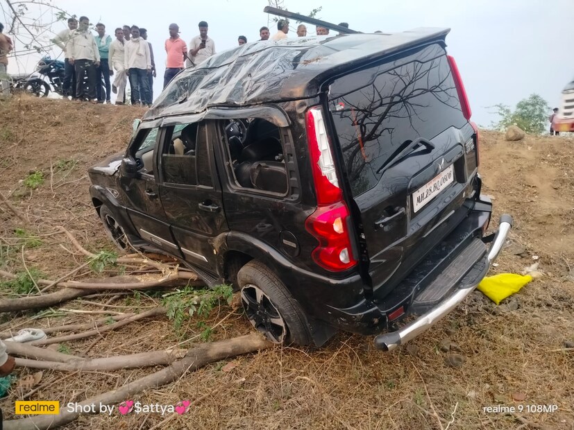 देऊळगाव राजा तालुक्यात दगडवाडी फाट्याजवळ स्कॉर्पिओ गाडी उटलल्याने अपघात होऊन 4 ठार तर 7 जखमी झाले आहेत.