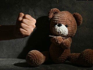 आई-वडील बाहेर गेले; 14 वर्षांच्या सानिकाने घरात भयानक कृत्य केलं; खामगावात खळबळ आई-वडील बाहेर गेले; 14 वर्षांच्या सानिकाने घरात भयानक कृत्य केलं; खामगावात खळबळ