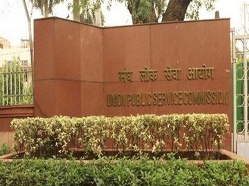 टेम्पो चालवला, भिकाऱ्यांसोबत झोपला, मैत्रिणीच्या या अटीमुळे बनला 'IPS अधिकारी' टेम्पो चालवला, भिकाऱ्यांसोबत झोपला, मैत्रिणीच्या या अटीमुळे बनला 'IPS अधिकारी'