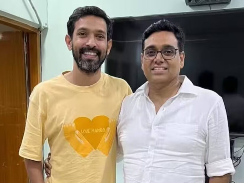 बारावीत झाले नापास : आयपीएस मनोज कुमार शर्मा हे सरासरी विद्यार्थी राहिले आहेत. ते बारावीत हिंदी सोडून इतर सर्व विषयांत नापास झाले होते. त्यांना 9वी आणि 10वी मध्येही तिसरी डिव्हिजन मिळाली. लहानपणापासून या अपयशानंतरही मनोजने हार मानली नाही. लेखक अनुराग पाठक यांनी त्यांच्या ‘ट्वेल्थ फेल’ या पुस्तकात मनोज कुमार शर्मा यांचे चरित्र लिहिले आहे.