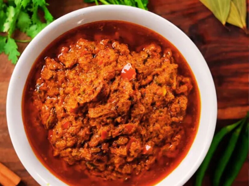 शेफ पंकज भदौरिया यांचा दावा आहे की, जेव्हा तुम्ही या ग्रेव्हीसोबत डिश बनवाल तेव्हा प्रत्येक डिशची चव पूर्णपणे वेगळी असेल. पाहुण्यांना हे ओळखणे कठीण होईल की, हे वेगवेगळे पदार्थ एकाच ग्रेव्हीच्या मदतीने बनवले जातात. खरं तर, तुमच्या आवडत्या रेस्टॉरंटमध्ये जिथे तुम्हाला खायला आवडते, तिथे 3 किंवा 4 प्रकारच्या बेस ग्रेव्हीज तयार करून ठेवल्या जातात. यामुळे स्वयंपाकाचा वेळ कमी होतो. 