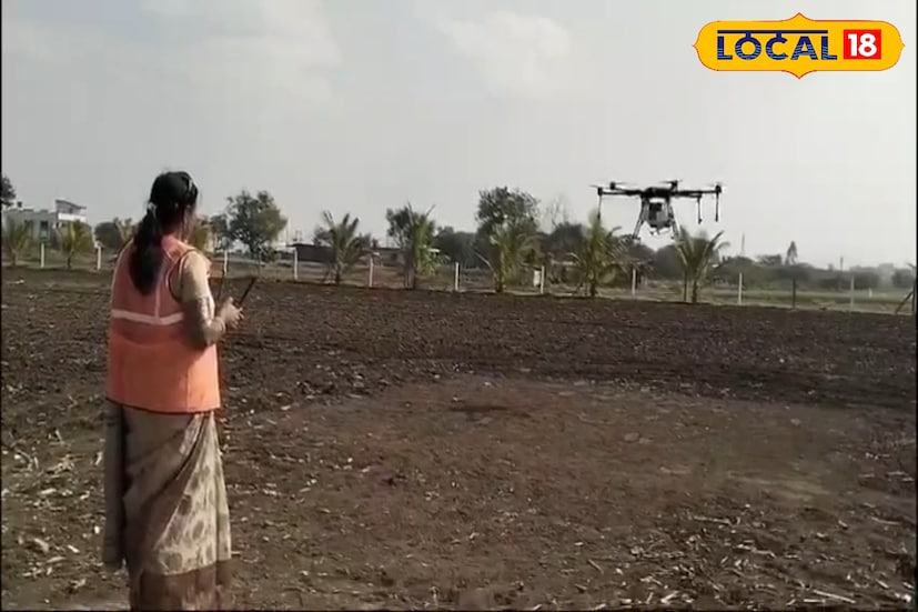 आयुष्यात काहीतरी करण्याची उत्कट इच्छाशक्ती असेल आणि प्रामाणिक प्रयत्न असतील तर आपण कोणतंही यश नक्कीच मिळवू शकतो. <a href="https://news18marathi.com/maharashtra/jalna/">जालन्यातील</a> महिला शेतकरी संगीता शिंदे यांनी हे सिद्ध करून दाखवले. केवळ दहावीपर्यंत शिक्षण घेतलेल्या शिंदे यांनी कधी सायकल देखील चालवली नाही. पण त्यांनी आता ड्रोन फवारणीचं प्रशिक्षण पूर्ण केलंय. जालना जिल्ह्यातील पहिल्या 'ड्रोन दीदी' होण्याचा मान त्यांनी मिळवला आहे. बचत गटाच्या माध्यमातून त्यांनी हे यश मिळवलं असून त्यांच्यावर कौतुकाचा वर्षाव होतोय.  आयुष्यात काहीतरी करण्याची उत्कट इच्छाशक्ती असेल आणि प्रामाणिक प्रयत्न असतील तर आपण कोणतंही यश नक्कीच मिळवू शकतो. <a href="https://news18marathi.com/maharashtra/jalna/">जालन्यातील</a> महिला शेतकरी संगीता शिंदे यांनी हे सिद्ध करून दाखवले. केवळ दहावीपर्यंत शिक्षण घेतलेल्या शिंदे यांनी कधी सायकल देखील चालवली नाही. पण त्यांनी आता ड्रोन फवारणीचं प्रशिक्षण पूर्ण केलंय. जालना जिल्ह्यातील पहिल्या 'ड्रोन दीदी' होण्याचा मान त्यांनी मिळवला आहे. बचत गटाच्या माध्यमातून त्यांनी हे यश मिळवलं असून त्यांच्यावर कौतुकाचा वर्षाव होतोय.