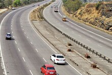 एक्सप्रेस वेवर एर्टिगाचा भीषण अपघात, डोंबिवलीचे तिघं जागीच ठार, घटनास्थळाचे फोटो