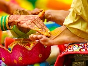 Haldi Ceremony : लग्नाआधी नवरदेव-नवरीला हळद का लावतात? तुम्हाला माहितीये का यामागचं कारण?