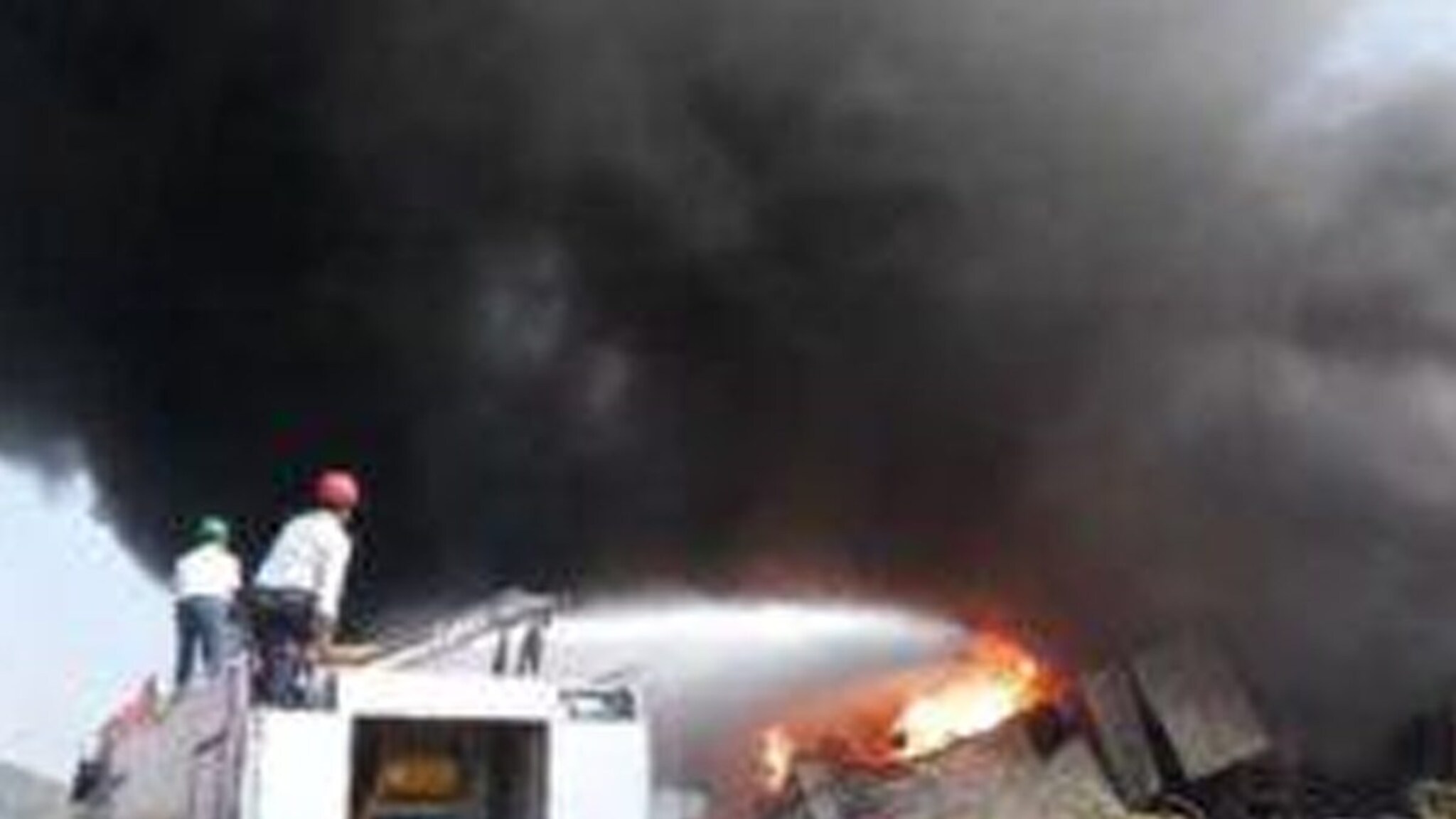 जळगावमध्ये अग्नितांडव! केमिकल कंपनीत भीषण स्फोट, एकाचा मृत्यू, 4 जण अडकले