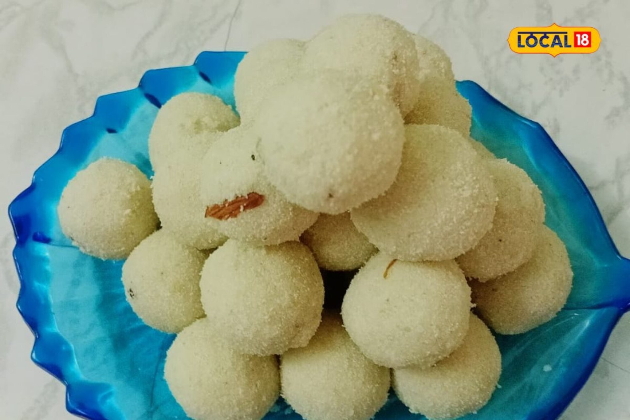 बिना तुपाचे रव्याचे पांढरेशुभ्र लाडू, या पद्धतीनं बनतील झटपट, Video