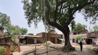 लोकांना सुरक्षिततेसाठी घरातच राहण्यास सांगितलं लोकांना सुरक्षिततेसाठी घरातच राहण्यास सांगितलं